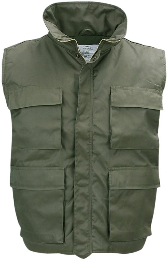 Groene bodywarmer met hoge kraag, vier grote zakken op de voorkant en een ritssluiting.