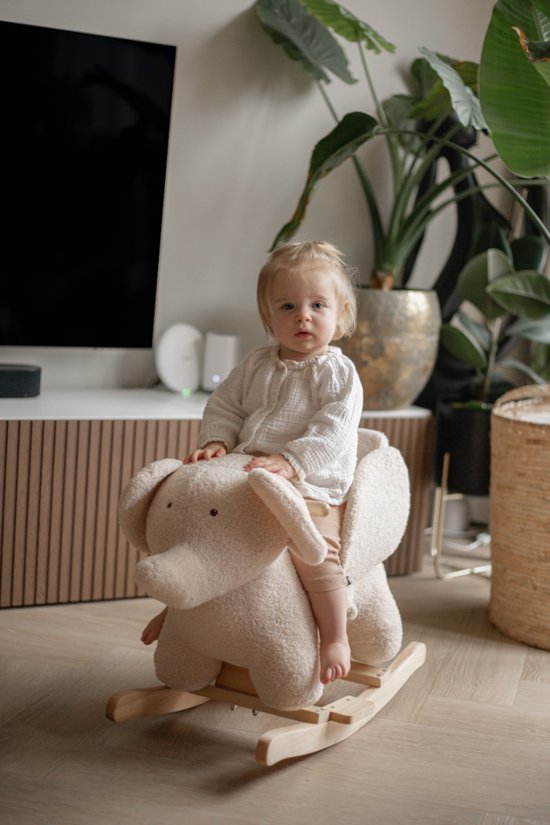 MamaLoes Olifant Olivier Bouclé - Hobbeldier - Schommeldier - 1 jaar van Mamaloes — afbeelding 4