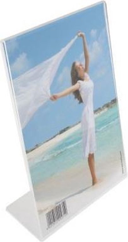 Transparante displaystandaard met een foto van een vrouw in een witte jurk op het strand.