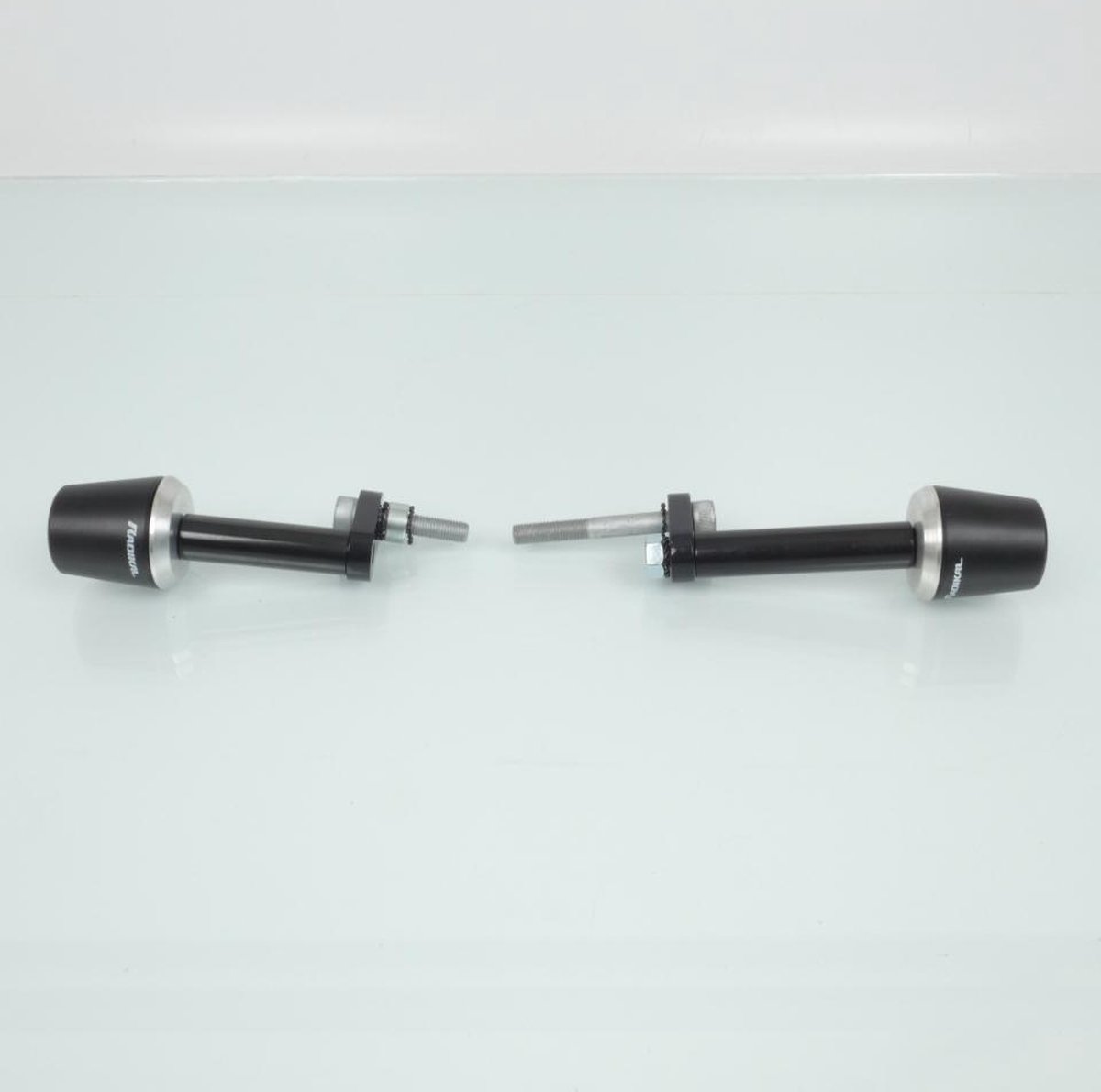 Tampon pare carter Radikal pour moto Suzuki Gladius 650 après 2009 EQ463PLUS Neuf Noir