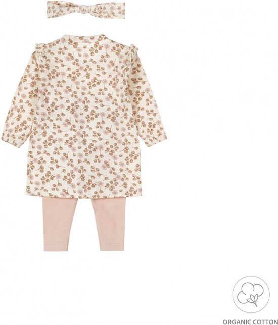Kledingset van Dirkje: beige jurkje met bloemenprint, lange mouwen, ruches, en een bijpassende hoofdband en roze legging.