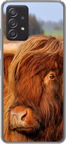 Geschikt voor Samsung Galaxy A53 5G hoesje - Schotse Hooglander - Gras - Boom - Siliconen Telefoonhoesje