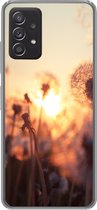 Geschikt voor Samsung Galaxy A53 5G hoesje - Paardenbloem - Zonsondergang - Lente - Siliconen Telefoonhoesje