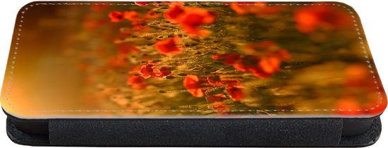 Telefoonhoesje Geschikt voor iPhone 11 Pro Max telefoonhoesje - Oranje gloed over de Klaprozen in het veld - Met vakjes - Wallet case met magneetsluiting