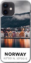 Geschikt voor iPhone 12 hoesje - Noorwegen - Scandinavië - Bergen - Winter - Siliconen Telefoonhoesje