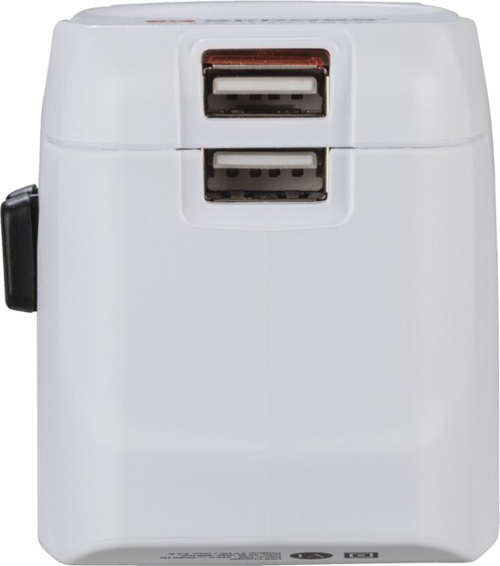 Vooraanzicht van een witte reisadapter met twee USB-A poorten. De zijkant toont een zwarte schakelaar.