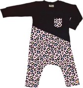 Onesie zwart met panter roze gekleurd