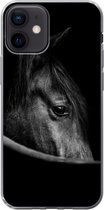 Geschikt voor iPhone 12 hoesje - Paarden - Portret - Zwart - Dieren - Siliconen Telefoonhoesje