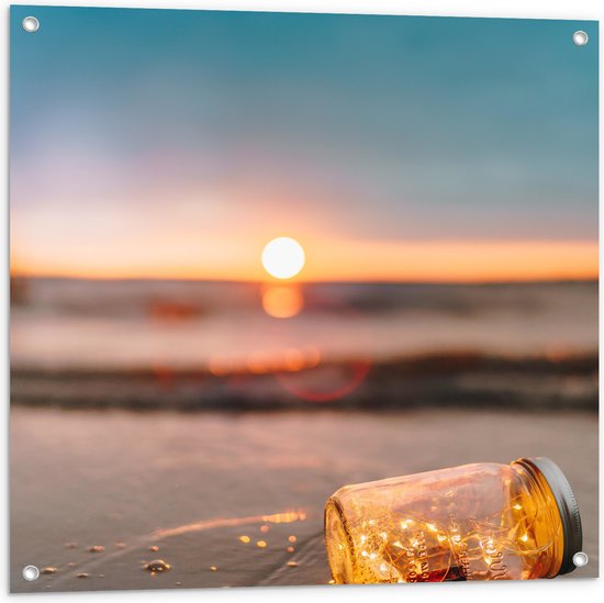 WallClassics - Tuinposter – Flessenpost met Lampjes - 80x80 cm Foto op Tuinposter  (wanddecoratie voor buiten en binnen)