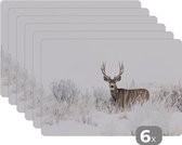 Placemat - Placemats kunststof - Hert - Winter - Sneeuw - Dieren - Seizoenen - Wit - 45x30 cm - 6 stuks - Hittebestendig - Anti-Slip - Onderlegger - Afneembaar