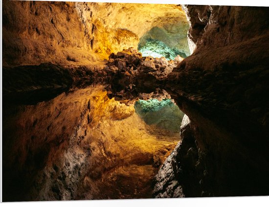 WallClassics - PVC Schuimplaat - Mooie Grot - Cueva de los Verdes - 100x75 cm Foto op PVC Schuimplaat (Met Ophangsysteem)