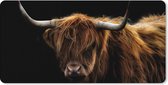 Muismat XXL 90x45 cm - Bureau onderlegger - Bureau mat Schotse Hooglander - Horens - Zwart - Dieren - Natuur - Wild - Koe - Bureaumat - Gaming mousepad xl - Bureaulegger groot - Computer deskmat