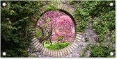Tuinposter - Doorkijk - Sakura - Bloesem - Stenen - Bloemen - 60x30 cm - Schuttingposter - Tuinposter doorkijk - Tuindoek - Buitenposter