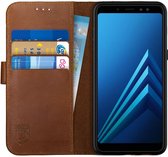 Rosso Deluxe Echt Leer Book Case Hoesje Geschikt voor Samsung Galaxy A8 (2018) | Ruimte voor drie pasjes | Portemonnee Book Case | Met Pasjeshouder | Bruin