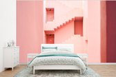Behang - Fotobehang Architectuur - Trappen - Roze - Pastel - Huis - Breedte 350 cm x hoogte 260 cm - Behangpapier