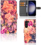 Flipcase Geschikt voor Samsung Galaxy S23 Plus Telefoon Hoesje Cadeau voor Moeder Bosje Bloemen
