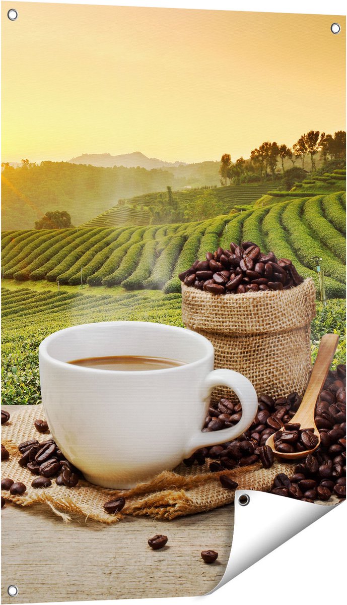 Gards Tuinposter Kopje Koffie op een Plantage Achtergrond6 - 60x90 cm - Tuindoek - Tuindecoratie - Wanddecoratie buiten - Tuinschilderij Multikleur