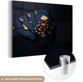 Glasschilderij zwart goud - Speelkaarten - Munten - Poker - Goud - Zwart - 120x80 cm - Foto op glas - Woonkamer decoratie