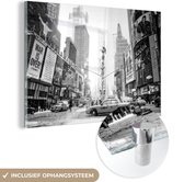 MuchoWow® Glasschilderij 120x80 cm - Schilderij acrylglas - New York - Auto - Taxi - Zwart - Wit - Foto op glas - Schilderijen