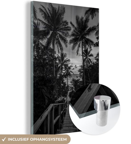 MuchoWow® Glasschilderij 20x30 cm - Schilderij acrylglas - Zonsondergang met palmbomen in Phuket - zwart wit - Foto op glas - Schilderijen