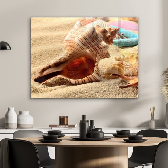 Glasschilderij - Foto op glas - Strand - Zee - Zeesterren - Schelpen - Glasplaat - Wanddecoratie - Acrylglas - Glasschilderij strand - Acrylplaat - 80x60 cm - Muurdecoratie - Schilderijen woonkamer