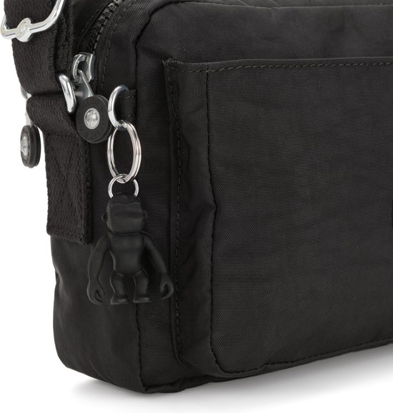 Zwarte Kipling schoudertas met metalen ritsen en een zwart apen-sleutelhanger.