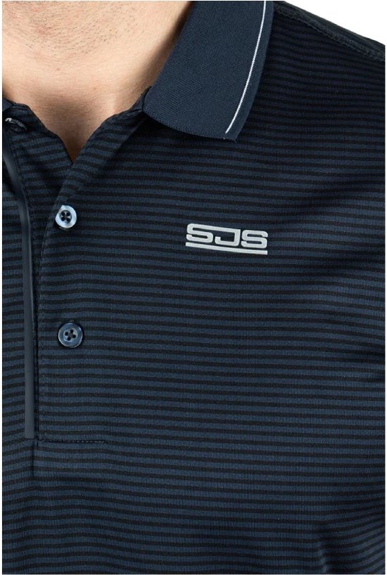 Donkerblauwe polo met horizontale strepen, witte bies op de kraag, twee knopen en het SJS logo.