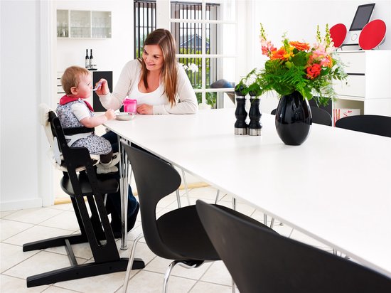 Baby Dan mee-groei-kinderstoel met voorbeugel in zwart van Baby Dan — afbeelding 4