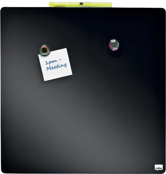 Zwart whiteboard met een gele marker, twee magneten en een briefje met '1pm - Meeting'. Nobo-logo rechtsonder.