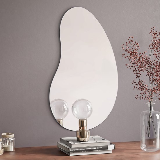 Navaris golvend ovale spiegel - Wandspiegel in trendy vorm - Perfect voor in de badkamer, slaapkamer, kinderkamer - 30 x 60 cm - Met anti-kras laag