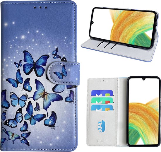 Étui de téléphone bleu avec imprimé papillon et emplacements pour cartes. Le téléphone est en mode support.
