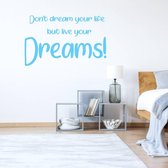 Muursticker Don't Dream Your Life But Live Your Dreams! - Lichtblauw - 120 x 74 cm - taal - engelse teksten slaapkamer alle