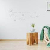 Muursticker Love The Life You Live - Lichtgrijs - 120 x 51 cm - woonkamer engelse teksten