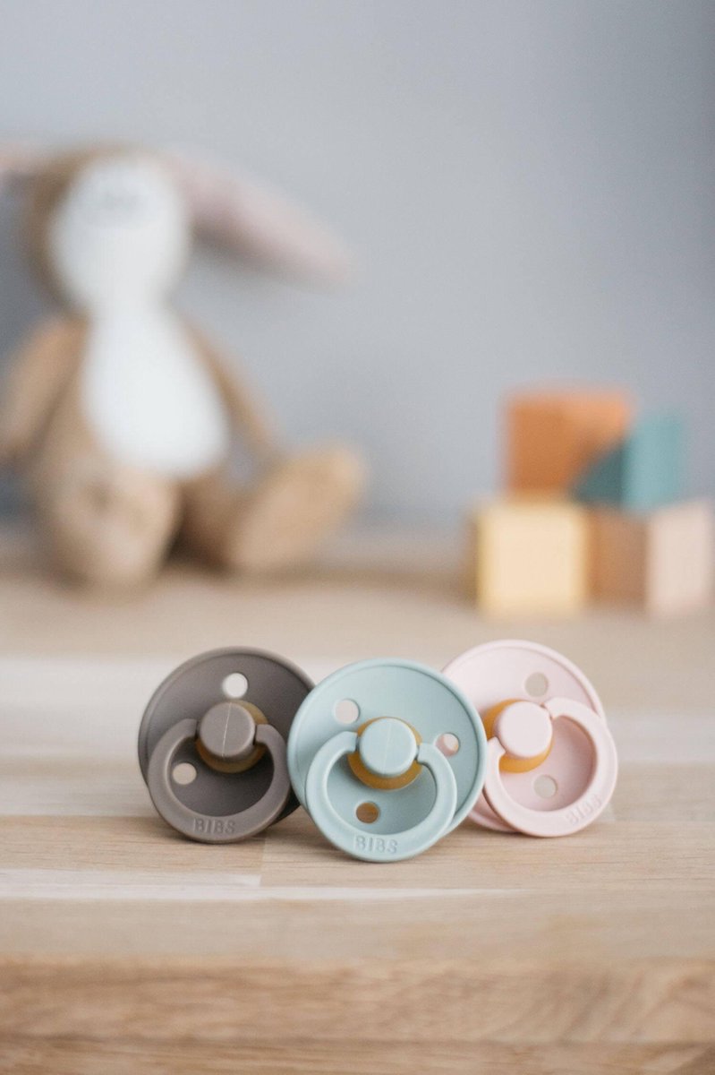 BIBS Fopspeen - Maat 2 (6-18 maanden) - 3 stuks - Blush, Dark Oak en Sage BIBS Fopspeen - Maat 2 (6-18 maanden) - 3 stuks - Blush, Dark Oak en Sage