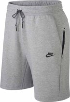 Nike tech fleece korte broek in de kleur grijs.