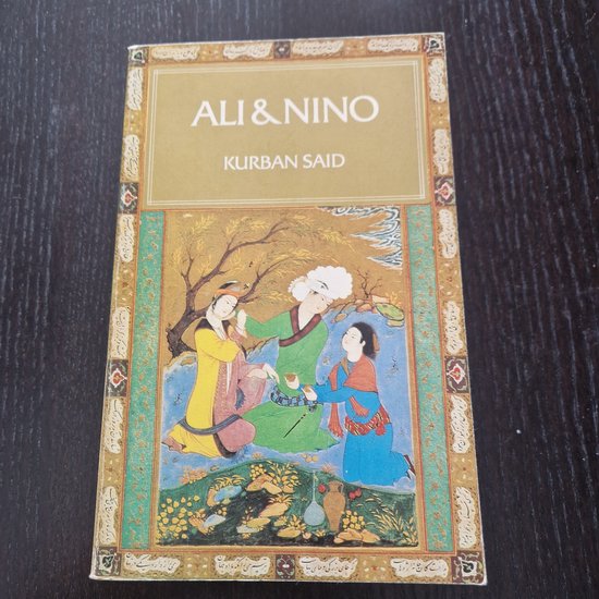 Boekomslag van 'Ali & Nino' Kurban Said, met een miniatuurafbeelding van twee personen in traditionele kleding onder een boom.