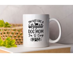 Mok im not like a regular mom im a corgi mom -hond - dog - liefde - cute - motivatie - liefde - cadeau - gevoelens - zelfliefde - love - tas koffie - cup of coffee