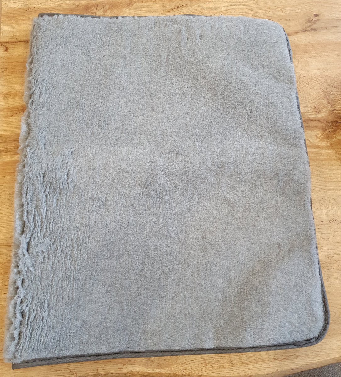 Lovely Nights vetbed uni grey 150x100 (gebiesd)