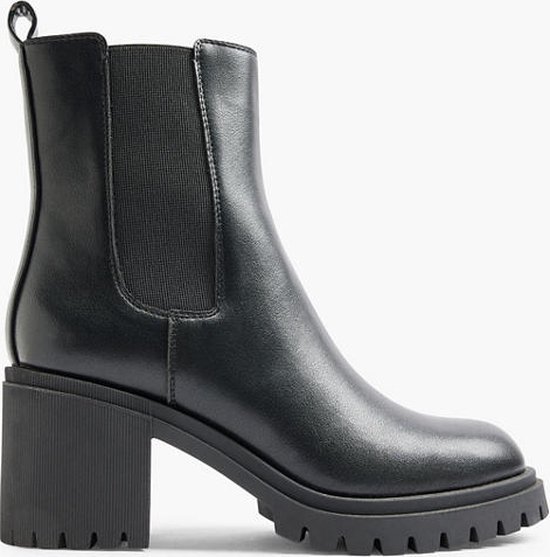 Chelsea boots shop graceland