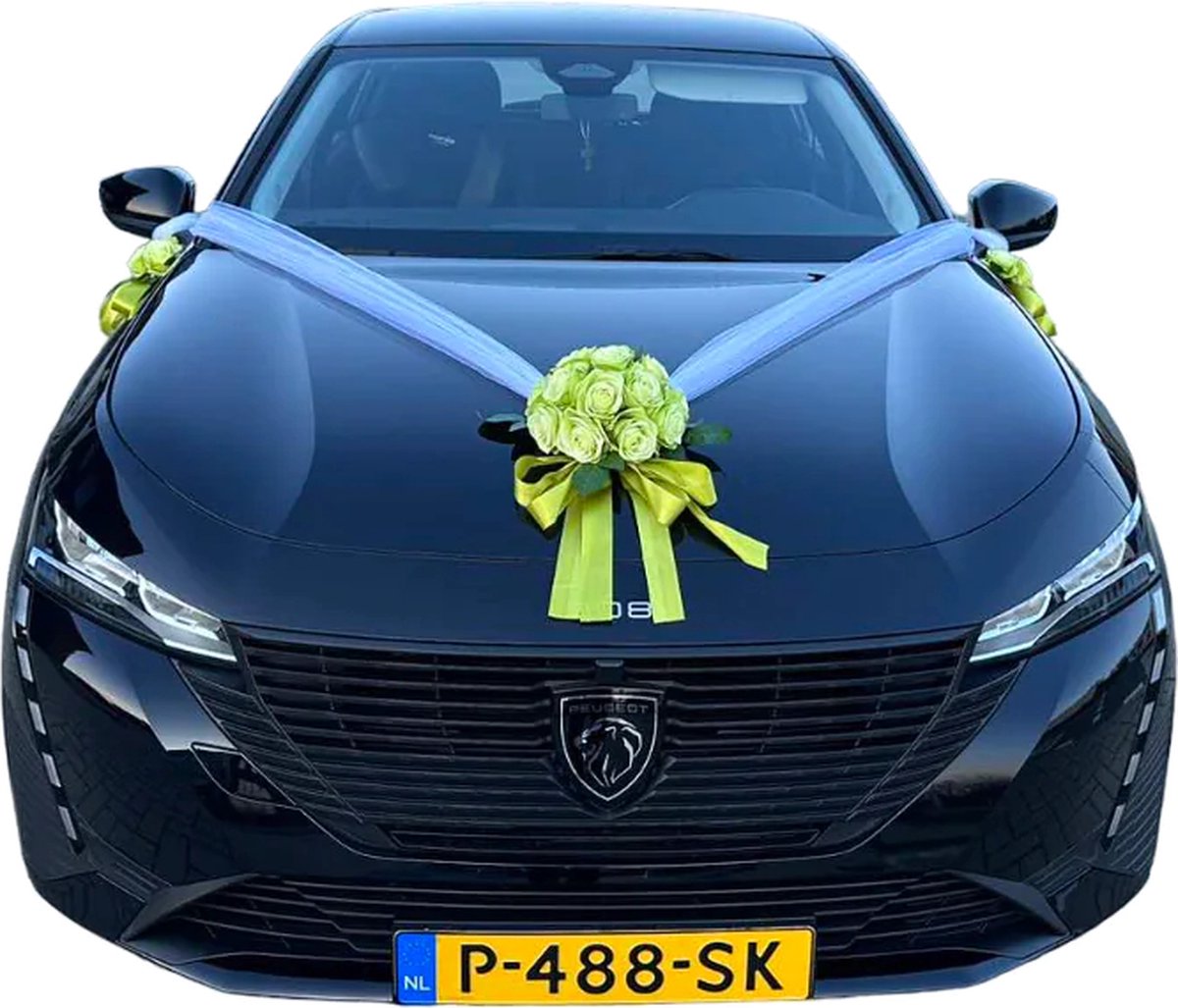 AUTODECO.NL - NICOLE GROEN Auto Versiering Bruiloft - Trouwauto Decoratie- Autodecoratie - groene Rozen & Tule - Motorkap Versiering - Autobloemstuk Bruiloft - Bloemen op de Auto - Bloemen op de Motorkap - Trouwerij - Huwelijk