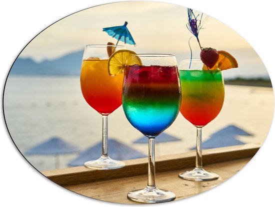 Dibond Ovaal - Kleurrijke Cocktails met Uitzicht op Zee - 80x60 cm Foto op Ovaal (Met Ophangsysteem)