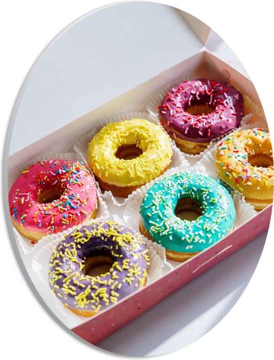 PVC Schuimplaat Ovaal - Gekleurde Donuts met Spikkels in Roze Doos - 21x28 cm Foto op Ovaal (Met Ophangsysteem)