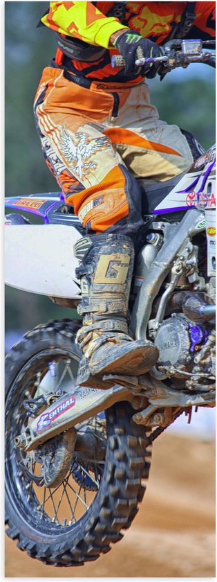 Poster (Mat) - Motorcrosser in Oranje Pak Rijdend op Parcours - 20x60 cm Foto op Posterpapier met een Matte look