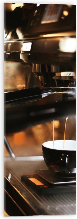 Acrylglas - Foto van Koffiekopje onder Professioneel Koffiezetapparaat - 30x90 cm Foto op Acrylglas (Wanddecoratie op Acrylaat)