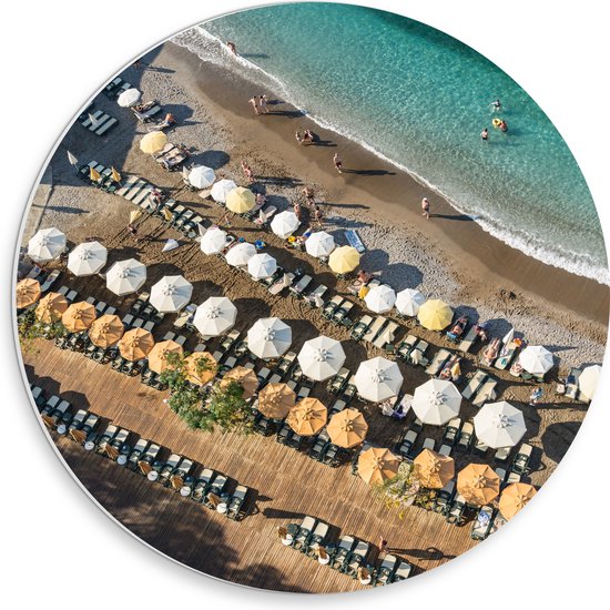 PVC Schuimplaat Muurcirkel - Zee - Strand - Bedjes - Parasols - Water - Hout - Mensen - 30x30 cm Foto op Muurcirkel (met ophangsysteem)