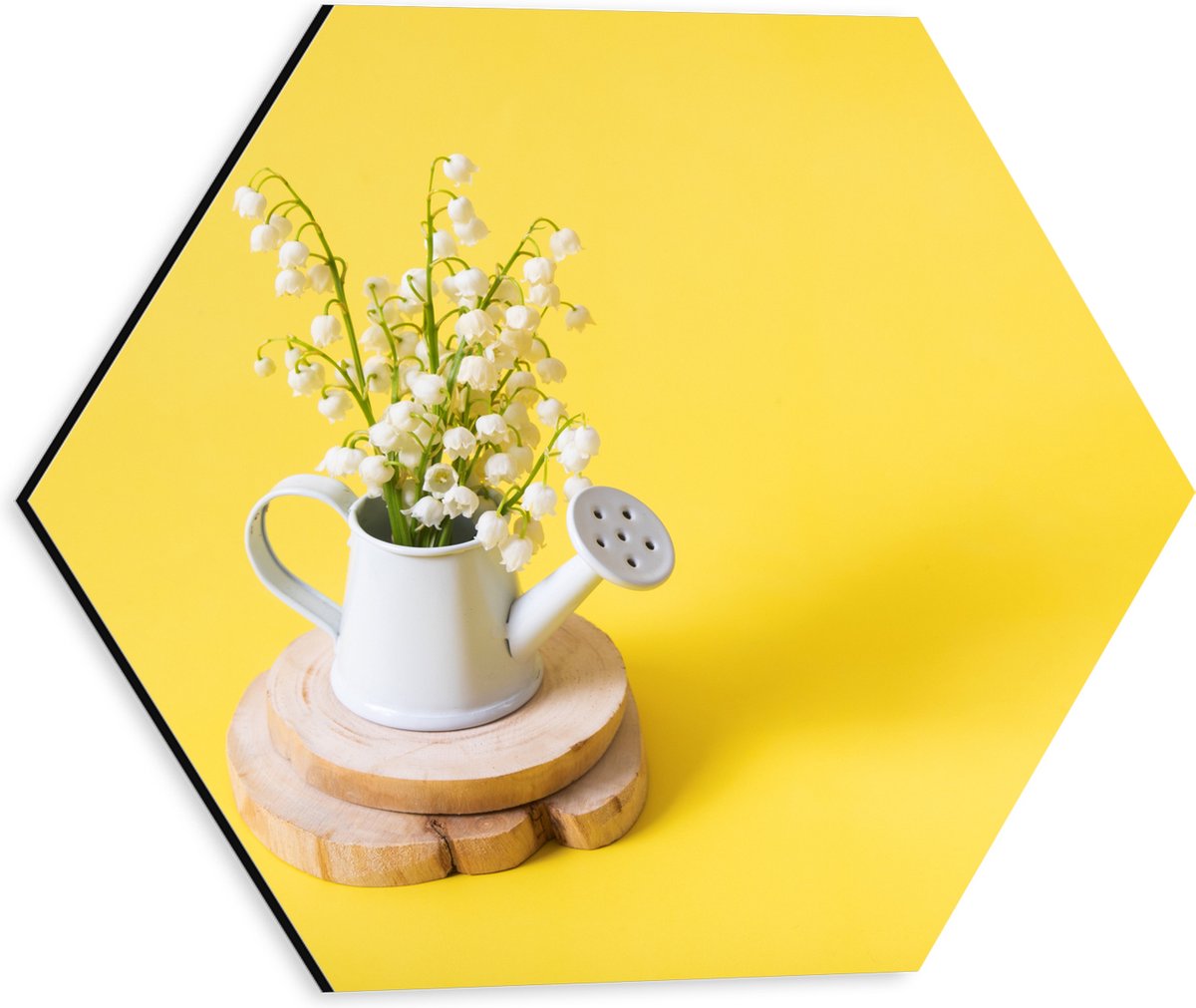 Dibond Hexagon - Boeket in Gieter met Gele Achtergrond - 30x26.1 cm Foto op Hexagon (Met O