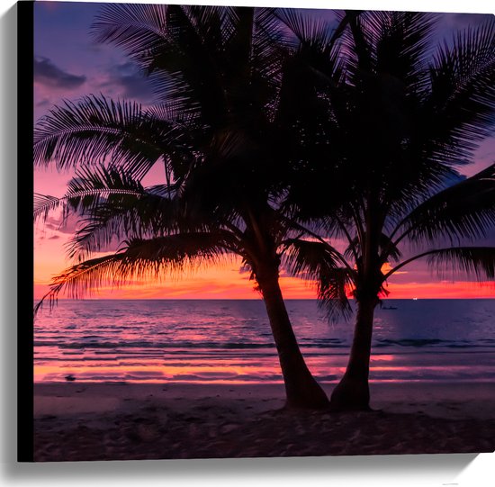 Canvas - Twee Palmbomen op het Strand langs de Zee bij Zonsondergang - 60x60 cm Foto op Canvas Schilderij (Wanddecoratie op Canvas)