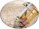 Dibond Ovaal - Surfborden bij Tentje op het Strand - 56x42 cm Foto op Ovaal (Met Ophangsysteem)
