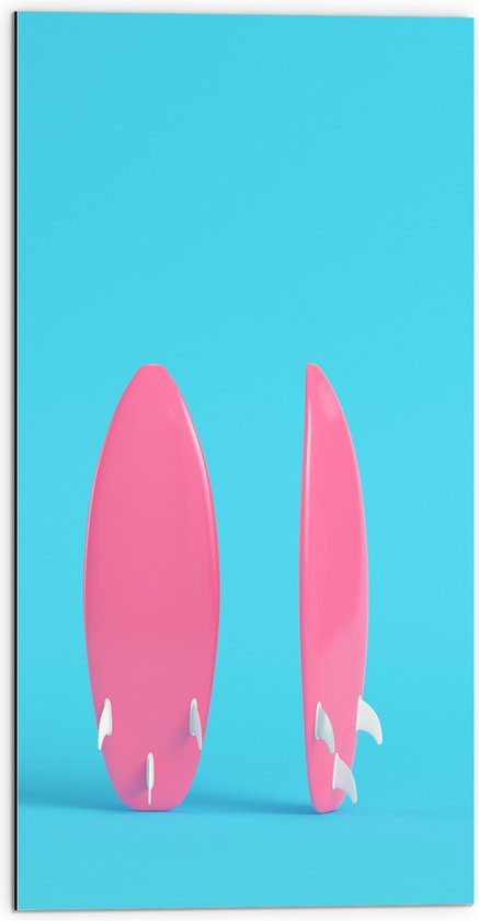 Dibond - Twee Roze Surfboads tegen Felblauwe Achtergrond - 50x100 cm Foto op Aluminium (Met Ophangsysteem)