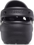 Achterkant van een zwarte Crocs plateauzool clog, met 'Crocs' logo op de band.